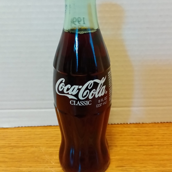NFL Coca-Cola vintage 1998 commemorative bottle unopened 6 FL oz 7.5 in tall - Picture 2 of 4